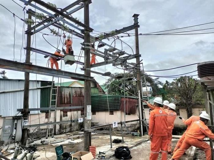 Điện lực A Lưới đang từng bước nâng cao chất lượng quản lý vận hành các thiết bị tại Trạm Trung gian Bốt Đỏ. (Nguồn: Điện lực Huế)