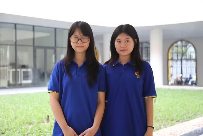 Lan Phương và Trâm Anh đều ủng hộ và cho rằng chủ trương điều chỉnh có thể giúp tăng công bằng cho học sinh ở vùng sâu, vùng xa.