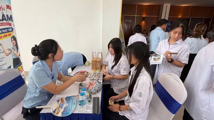 Sự kiện này không chỉ là lời giải cho bài toán thiếu hụt nhân sự của các doanh nghiệp mà còn mở ra cánh cửa việc làm ổn định