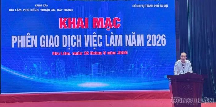 Ban tổ chức phát biểu khai mạc Phiên giao dịch việc làm năm 2026 - Ảnh: QT.