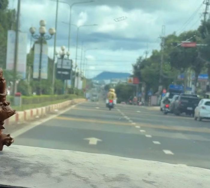 CSGT Gia Lai dẫn đường đưa bệnh nhân bị nhồi máu cơ tim đến bệnh viện cấp cứu. Ảnh ĐVCC
