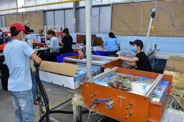 Hoạt động sản xuất tại Cty TNHH Chế xuất Billion Max Việt Nam tại Huế. (Ảnh: Tám Bảy)