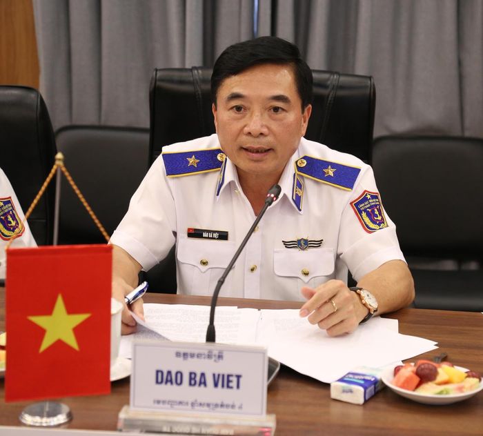Thiếu tướng Đào Bá Việt, Tư lệnh Vùng Cảnh sát biển 4 phát biểu tại buổi làm việc. Ảnh: Quang Vinh
