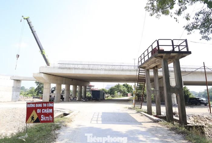 Khu vực gần nút giao cao tốc Mai Sơn.