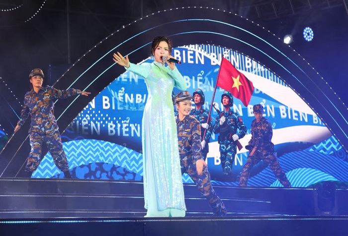 Chương trình nghệ thuật﻿ Nghinh Ông Cần Giờ, đêm hội trăm rằm với sự tham gia biểu diễn của nhiều nghệ sĩ tên tuổi.