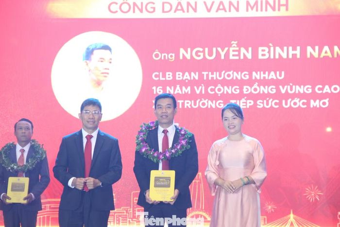 Năm cá nhân được vinh danh ở hạng mục Công dân văn minh đều là những cá nhân nổi bật với nhiều hoạt động an sinh xã hội, giúp đỡ các nhóm yếu thế, đem lại giá trị tích cực cho cộng đồng.