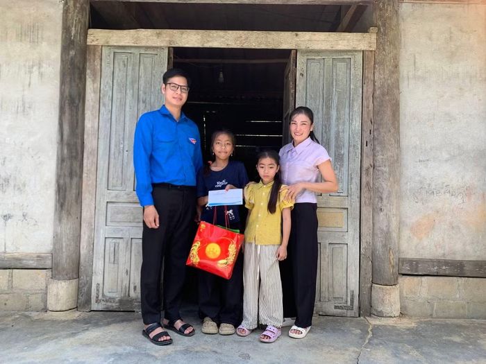  Từ ngày 22 đến 25/9, Đoàn Xã, Hội đồng Đội xã Vĩnh Tuy cùng các Liên đội, Chi đoàn trên địa bàn tổ chức thăm hỏi, động viên và trao quà cho trẻ em nghèo, trẻ em có hoàn cảnh khó khăn, trẻ em khuyết tật và các gia đình chính sách. Tổng cộng 59 phần quà được trao trong đợt hoạt động này. 