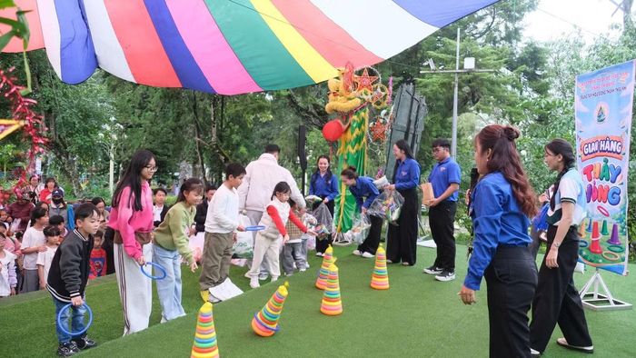 Anh Trương Mai Mạnh - Bí thư Đoàn cơ sở MTTQ Việt Nam tỉnh Lâm Đồng, cho biết: Hoạt động của các chi đoàn rất thiết thực, phù hợp với nhu cầu của thiếu nhi, nhất là những em có hoàn cảnh khó khăn. Qua đó, góp phần tạo không khí vui tươi và ấm áp trong dịp Tết Trung thu.