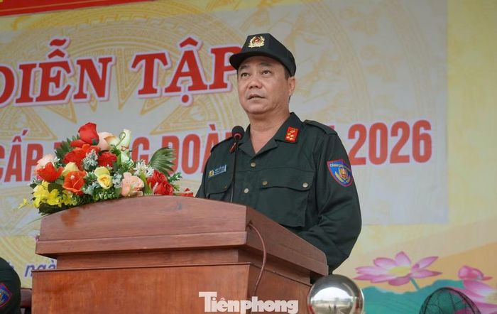 Đại tá Đặng Tuấn Anh - Trung đoàn trưởng Trung đoàn Cảnh sát cơ động số 9, chỉ đạo diễn tập.