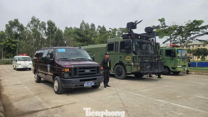 Các phương tiện được huy động tham gia diễn tập.