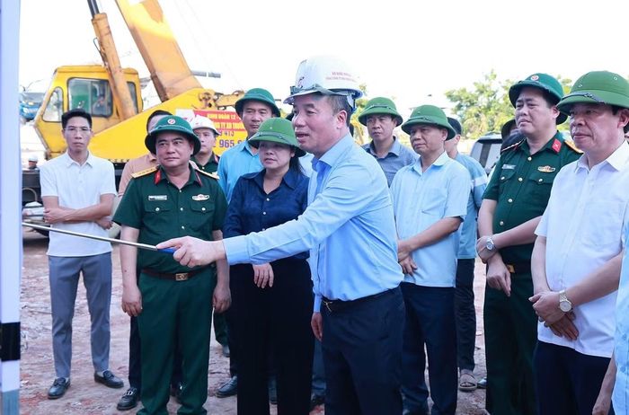 Ông Nguyễn Thế Mạnh, tân Chủ tịch UBND tỉnh Thái Nguyên kiểm tra tiến độ dự án các công trình chống ngập chiều ngày 26/9
