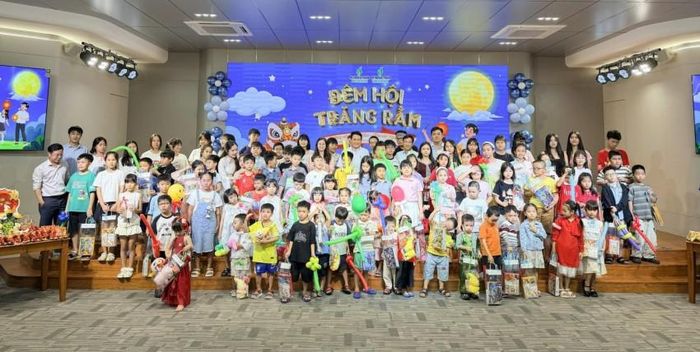 “Đêm Hội Trăng Rằm” góp phần giúp các em thêm yêu mến những giá trị văn hóa truyền thống, phấn đấu học tập tốt