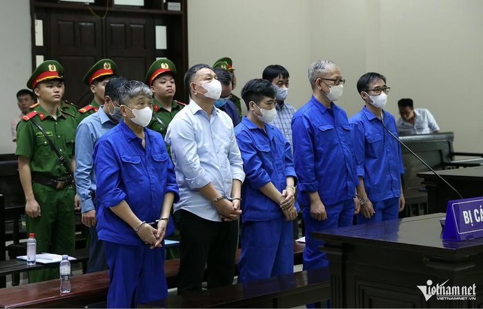 Các bị cáo tại phiên tòa phúc thẩm. Ảnh: Phạm Hải