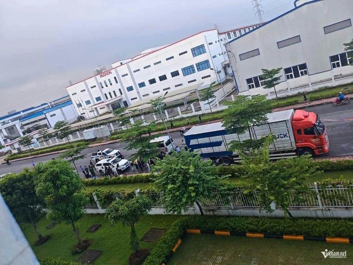 Công an có mặt tại hiện trường vụ tai nạn. Ảnh: CTV