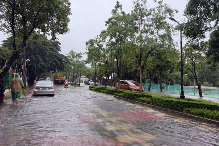 Thủ đô Bangkok ngập lụt vì mưa lớn kéo dài. Ảnh: Bangkok Post