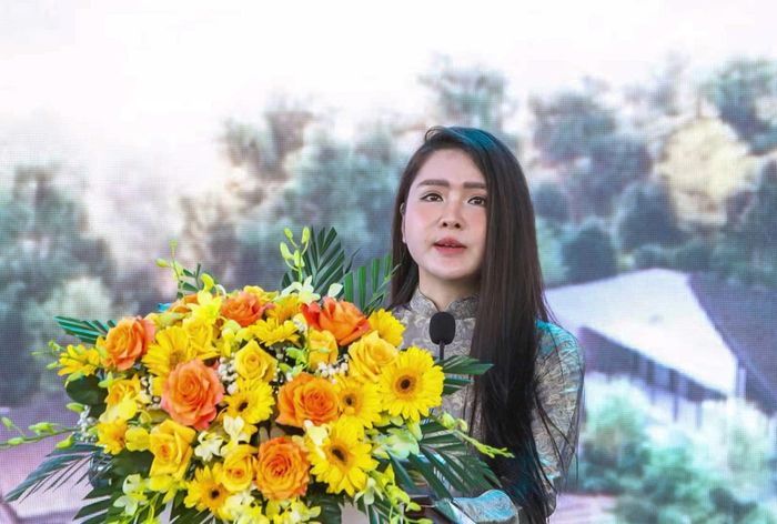 Bà Nguyễn Thu Hương, Phó Tổng giám đốc BIM Group thông tin về dự án tại lễ khởi công.