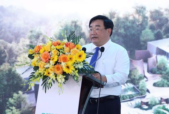Ông Trịnh Minh Hoàng, Phó Chủ tịch UBND tỉnh Khánh Hòa, phát biểu tại lễ khởi công.