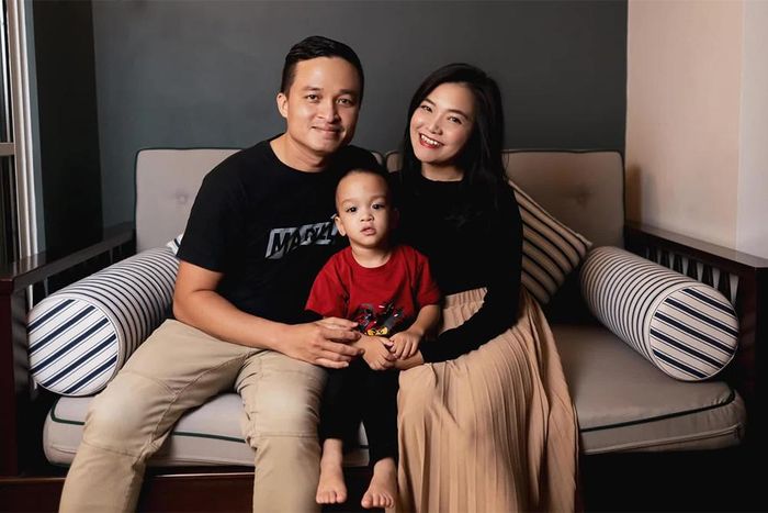Cựu trưởng nhóm Mắt Ngọc kết hôn cùng bác sĩ Đức Thiệp - bạn học thời phổ thông - từ năm 2011.