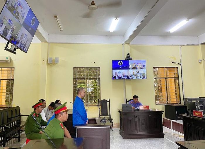 Kiểm sát viên thực hành quyền công tố và kiểm sát xét xử vụ án hình sự.