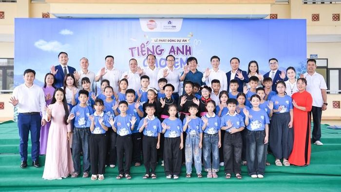  Các đại biểu chụp ảnh lưu niệm tại chương trình.