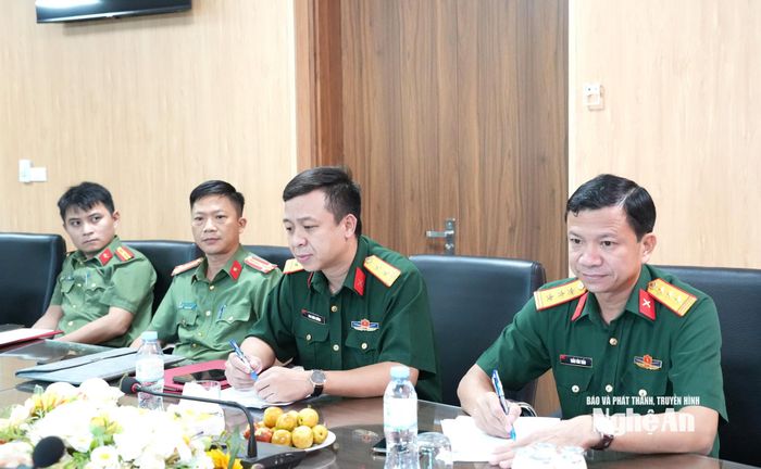 Các đại biểu Bộ CHQS tỉnh và Công an tỉnh tham dự hội thảo. Ảnh: Nguyễn Toàn