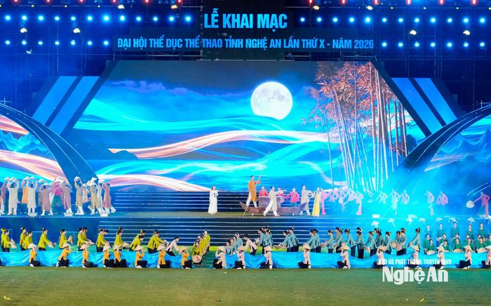 Chương trình nghệ thuật với chủ đề “Thể thao Nghệ An - Khát vọng vươn cao” chào mừng Đại hội TDTT tỉnh Nghệ An lần thứ X năm 2026. Ảnh: Phạm Bằng