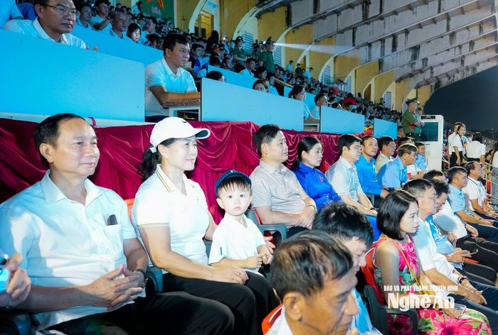Các đồng chí lãnh đạo, đại biểu dự Khai mạc Đại hội Thể dục thể thao tỉnh Nghệ An lần thứ X năm 2026. Ảnh: Phạm Bằng
