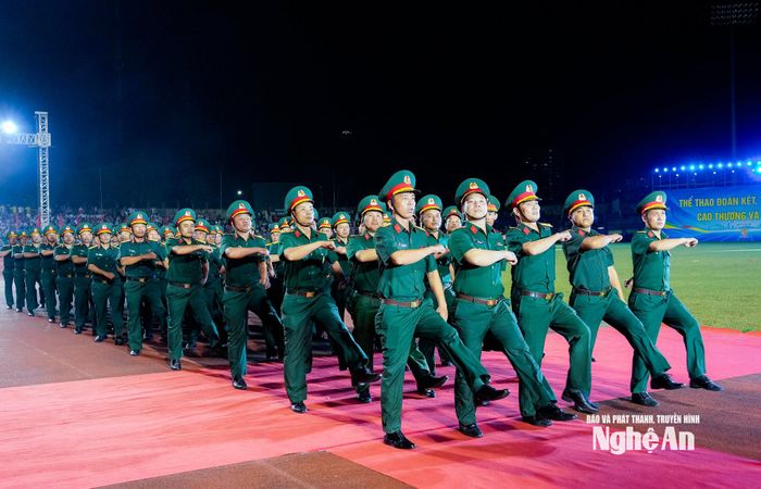 Lực lượng vũ trang tham gia Lễ diễu hành. Ảnh: Phạm Bằng