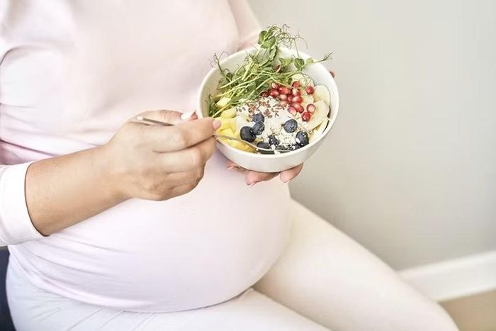 Mẹ bầu không cần nhịn ăn trước khi làm xét nghiệm ADN thai nhi.