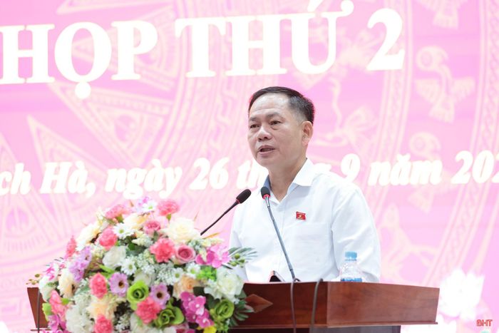 Đồng chí Trần Đình Gia - Phó Trưởng đoàn chuyên trách Đoàn ĐBQH tỉnh thông tin đến cử tri về dự kiến nội dung, chương trình Kỳ họp thứ 2, Quốc hội khóa XVI.