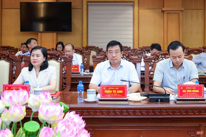 Các đồng chí Ủy viên BTV Tỉnh ủy tham dự hội nghị.