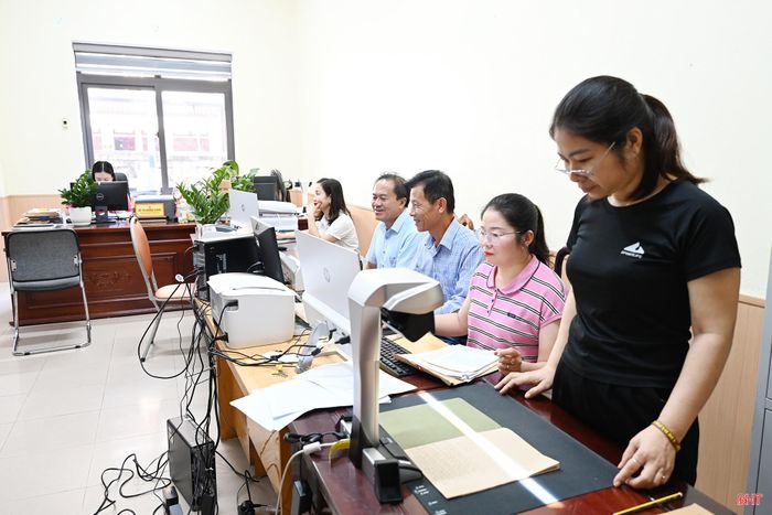 Phường Thành Sen tập trung làm sạch dữ liệu đảng viên, số hóa hồ sơ.