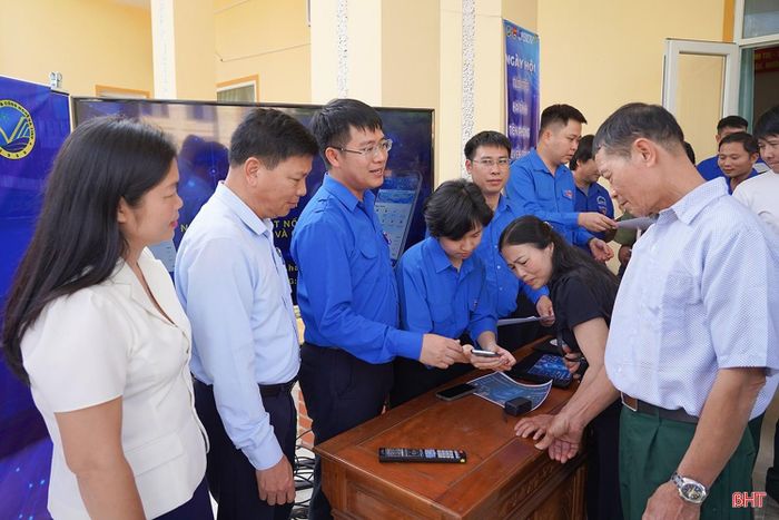 Tiếp tục phát huy vai trò của đoàn viên, thanh niên trong thực hiện chuyển đổi số.