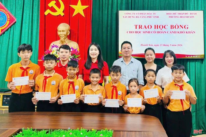 Các cấp hội tích cực huy động nguồn lực chăm lo cho trẻ em nghèo trong dịp Tết Trung thu vừa qua.