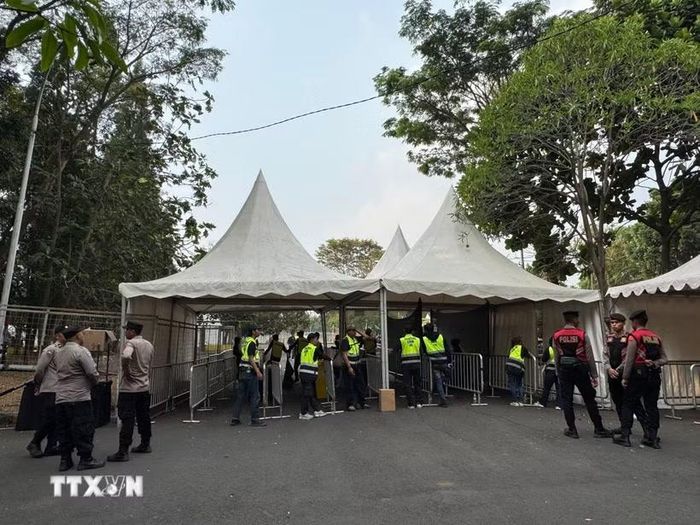 Lực lượng an ninh được triển khai dày hơn tại các tuyến đường dẫn vào sân và khu vực xung quanh. (Ảnh: Đỗ Quyên/TTXVN)