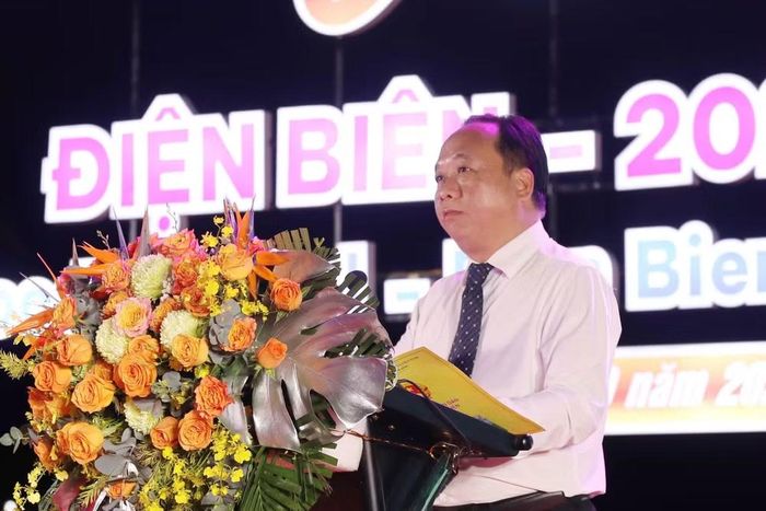 Ông Nguyễn Minh Phú, Phó Chủ tịch Ủy ban Nhân dân tỉnh Điện Biên phát biểu tại Lễ khai mạc Liên hoan Ẩm thực tỉnh Điện Biên năm 2026. (Ảnh: PV/Vietnam+)