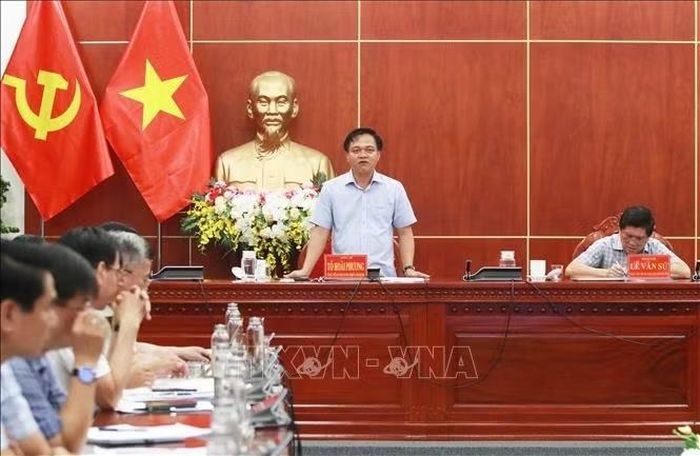 Giám đốc Sở Nông nghiệp và Môi trường tỉnh Cà Mau Tô Hoài Phương phát biểu ý kiến tại cuộc họp.