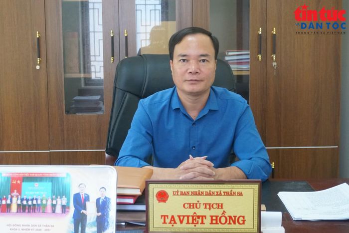 Ông Tạ Việt Hồng, Chủ tịch UBND xã Thần Sa.