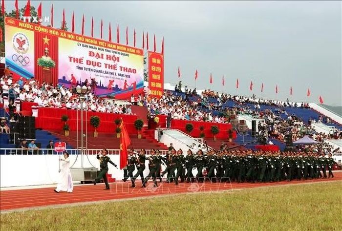 Lực lượng quân đội diễu hành tại lễ khai mạc Đại hội Thể dục thể thao tỉnh Tuyên Quang lần thứ I, năm 2026.