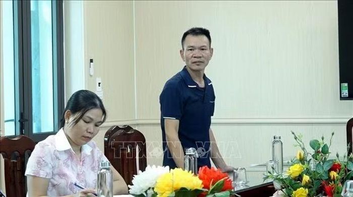 Ông Nguyễn Duy Phú (thôn Nam Đài, xã Quỳnh An, tỉnh Hưng Yên) giải trình về hoạt động khám, chữa bệnh trái phép. Ảnh: Nguyễn Hải/TTXVN