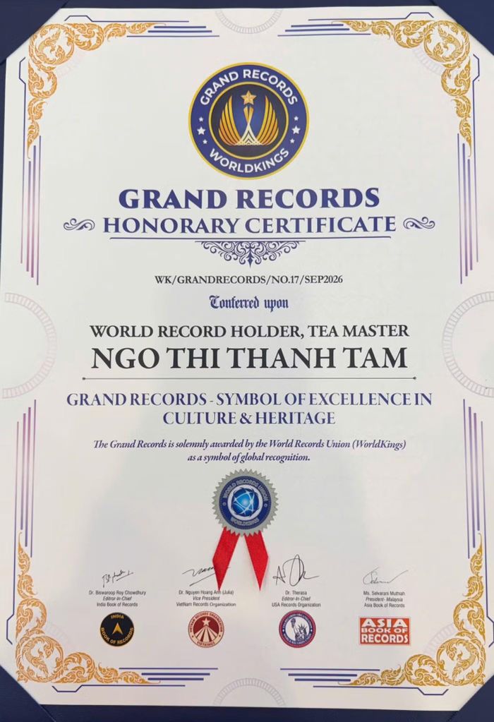 Chứng nhận danh hiệu Grand Records – Tinh hoa Kỷ lục.