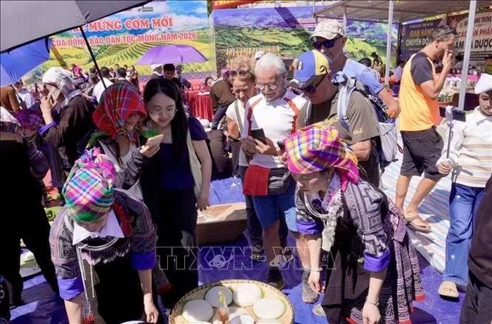 Không chỉ thu hút khách du lịch trong nước, lễ hội còn tạo ấn tượng sâu đậm với bạn bè quốc tế.
