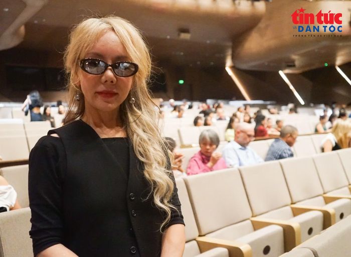 Đạo diễn, Giám đốc Sáng tạo quốc tế Jeong Ae Ree mang đến diện mạo mới cho “Tosca”, kết hợp tinh thần hiện đại với giá trị cổ điển của Puccini.
