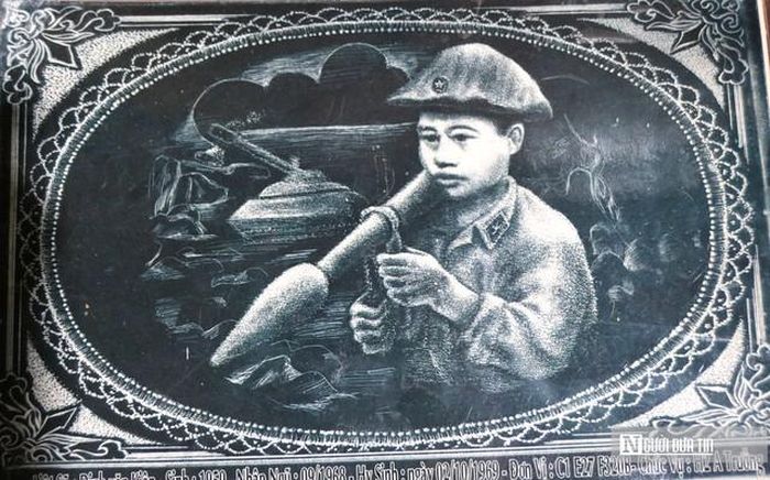 Chân dung Liệt sĩ Đinh Văn Kiên được gia đình lưu giữ.