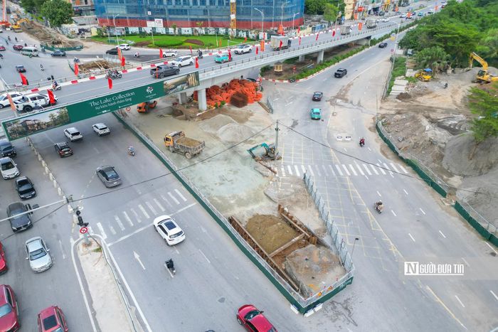 Sở Xây dựng Hà Nội đồng thời đề nghị Phòng Cảnh sát giao thông Công an TP Hà Nội và UBND phường Long Biên bố trí lực lượng điều tiết, phân luồng giao thông.