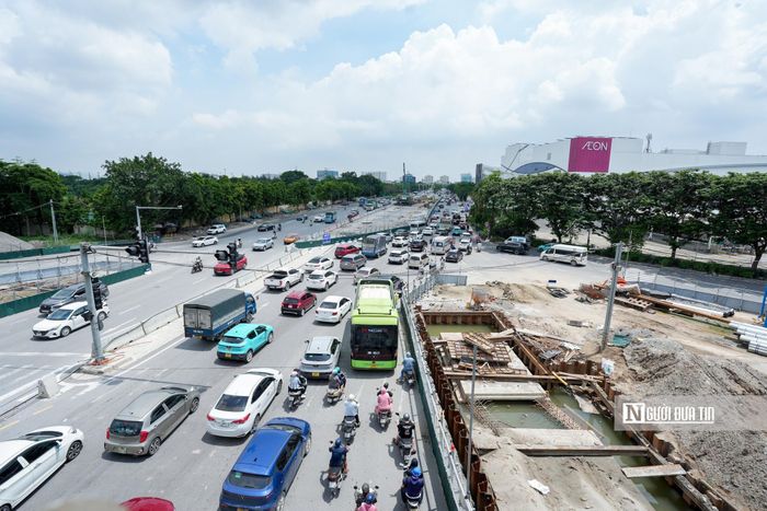 Các phương tiện thuộc diện hạn chế tại vị trí này được hướng dẫn di chuyển đến điểm mở dải phân cách tiếp theo để quay đầu.