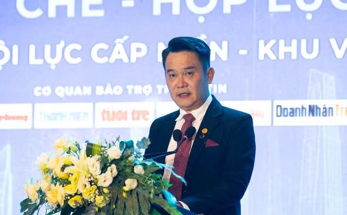 Ông Đặng Hồng Anh, Chủ tịch Hội Doanh nhân trẻ Việt Nam, Chủ tịch VPSF 2026 phát biểu tại Diễn đàn Kinh tế tư nhân Việt Nam 2026 diễn ra ngày 26/9. Ảnh XM.