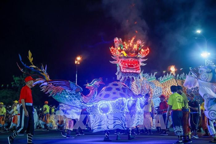 Múa Tứ linh với Rồng Nhang, Ngọc Kỳ Lân, Quy và Phụng tạo nên không khí trang nghiêm, rực rỡ của Đại lễ. Ảnh: Giang Phương - TTXVN