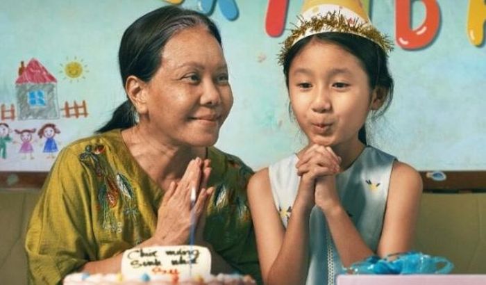 Việt Hương ghi dấu qua Cục Vàng Của Ngoại với hình ảnh gần gũi, giàu cảm xúc.