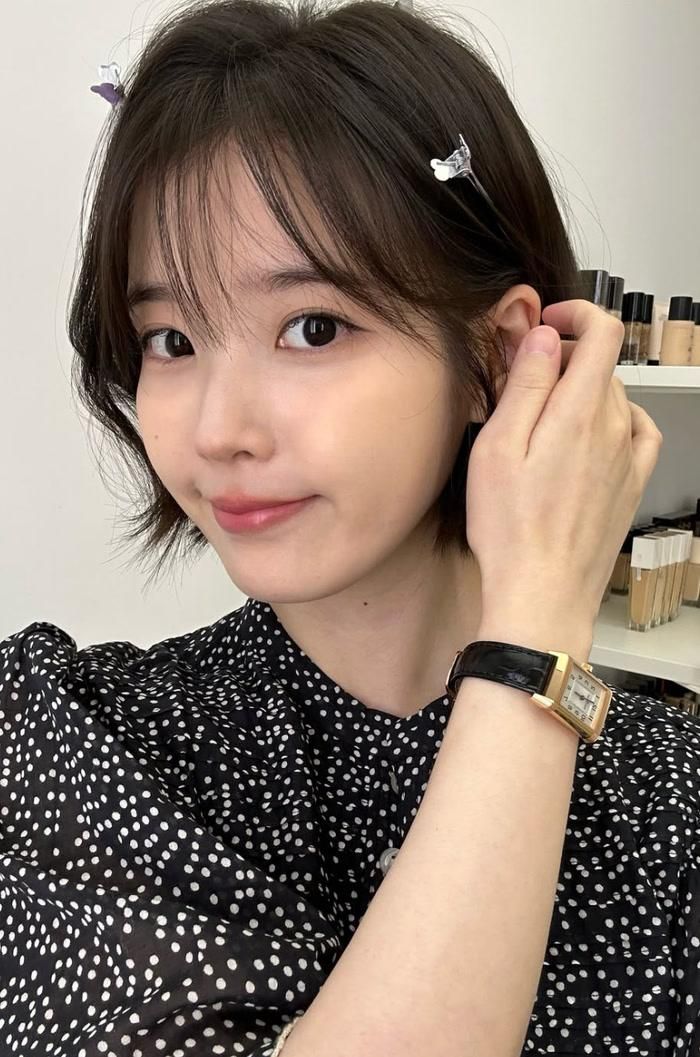 IU khiến người hâm mộ thích thú khi bất ngờ xả cùng lúc 63 bức ảnh đời thường nhân dịp Trung thu.